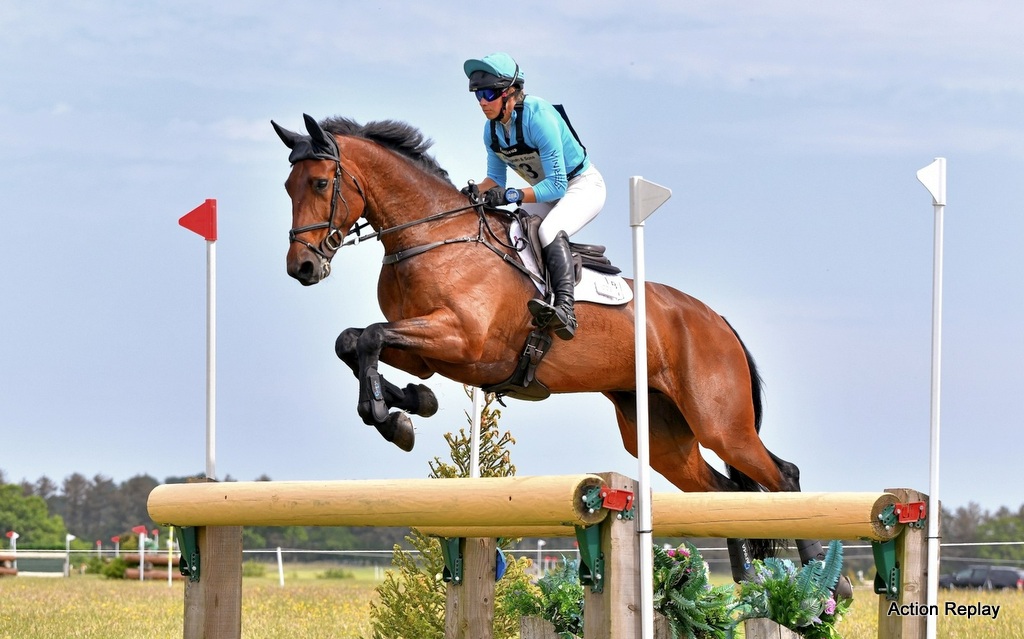 Izzy Taylor rides Barrington Boy on cross country of the CCI3*-S eventing at Alnwick Ford International Horse Trials June 2025 | An Eventful Lifee 
