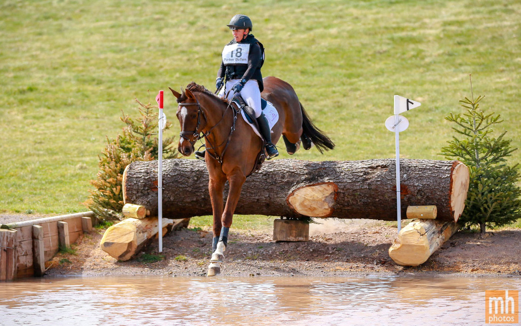Sammi Birch rides Parkfield Pumpkin on cross country to win the Novice eventing class at Larkhill Horse Trials 2025 | An Eventful Life