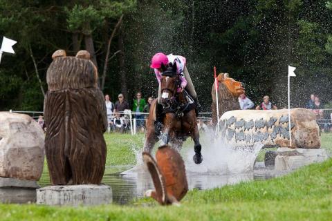 12-Luh-AUS-Lucinda_Fredericks-Flying_Finish.jpg