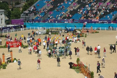 London2012_Show_Jumping_Individual_Final_Course_Walk.JPG