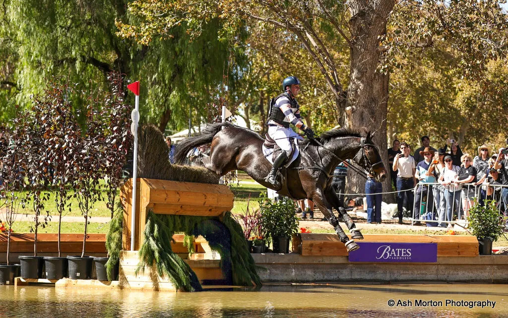 26-Adelaide-5Star-XC-Sam-Woods-SS-Eight-Count-leader_1.jpg