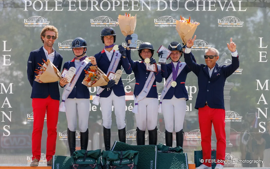 26-Pony-Champs-Team-France-gold-podium-FEI-Libby-Law (1).jpg