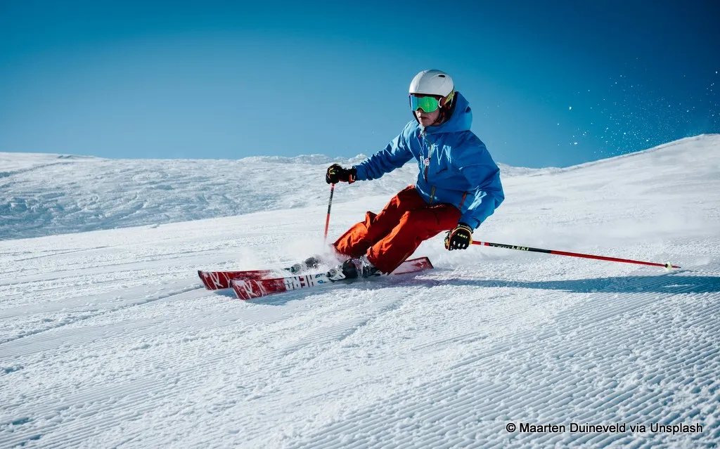 26-Skiing-Maarten-Duineveld-via-Unsplash.jpg